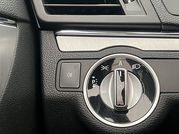 Mercedes-Benz E200 15 of 30