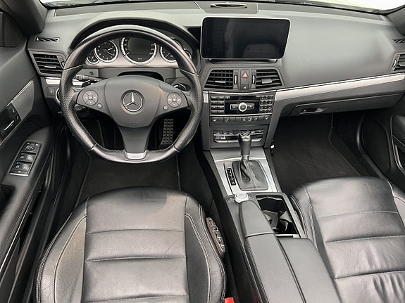 Mercedes-Benz E200 13 of 30