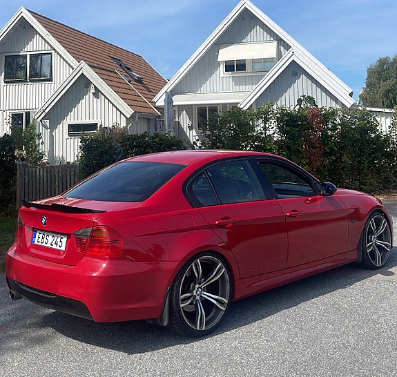 BMW 325d 2 of 4