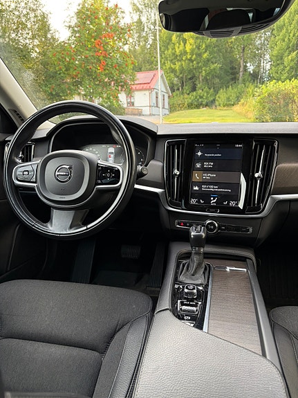Volvo V90 Cross Country 3 of 3