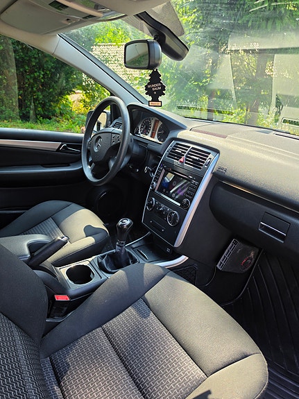 Mercedes-Benz B180 6 of 10