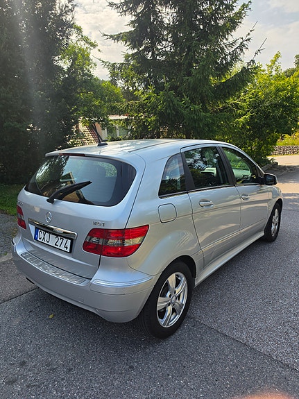Mercedes-Benz B180 8 of 10