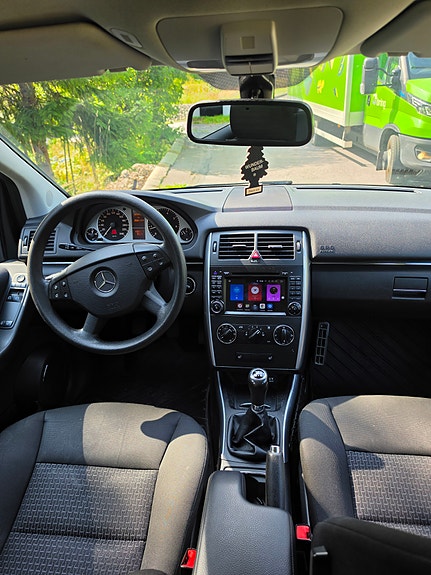 Mercedes-Benz B180 5 of 10
