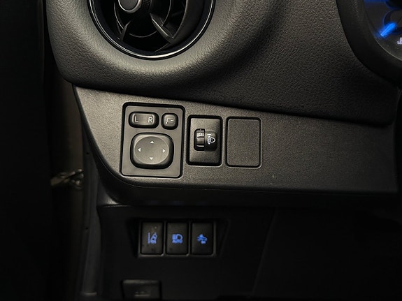 Toyota Yaris 16 of 29