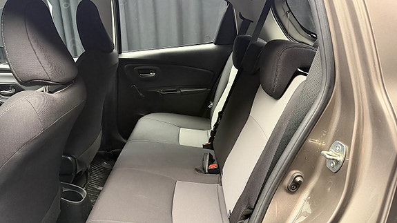 Toyota Yaris 11 of 29