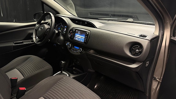 Toyota Yaris 13 of 29