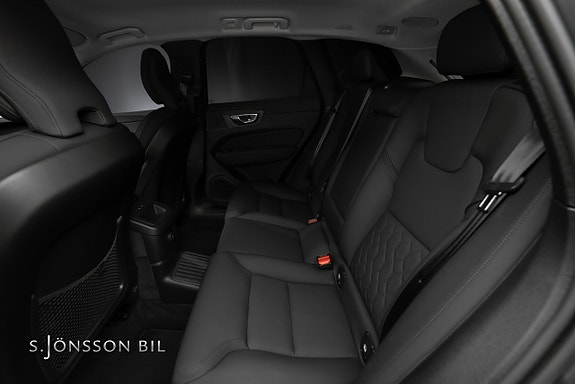 Volvo XC60 16 of 17