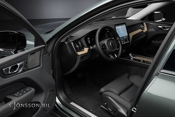 Volvo XC60 7 of 17