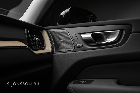 Volvo XC60 14 of 17