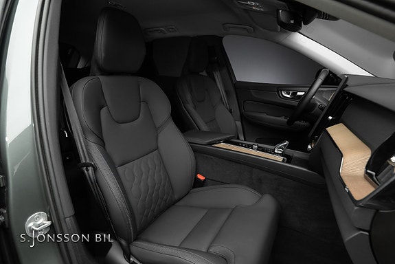 Volvo XC60 15 of 17