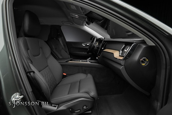 Volvo XC60 13 of 17