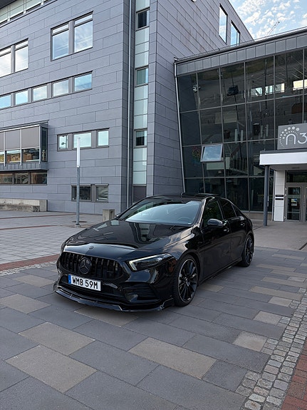 Mercedes-Benz A35 3 of 5