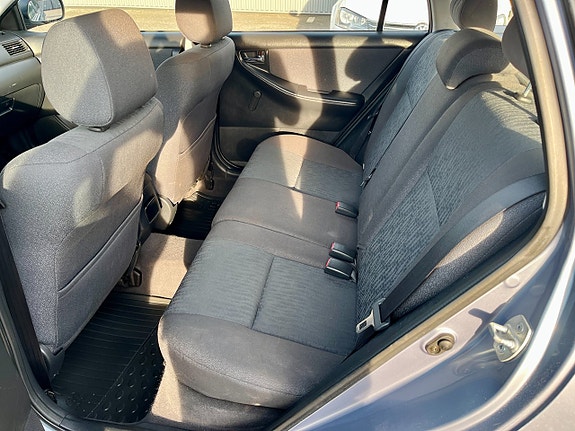 Toyota Corolla 5 of 7