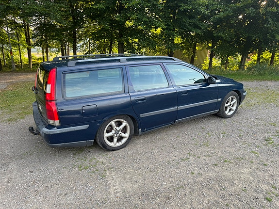 Volvo V70 4 of 6