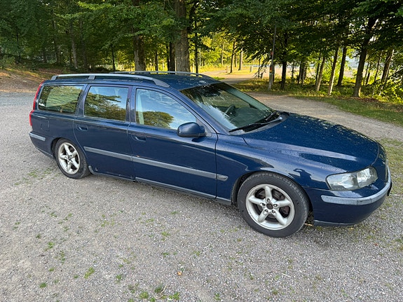 Volvo V70 3 of 6