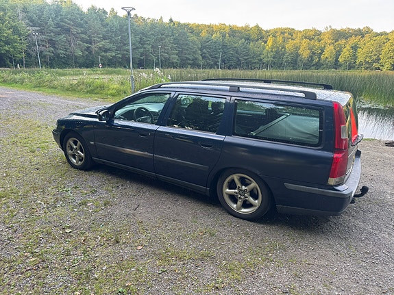Volvo V70 2 of 6