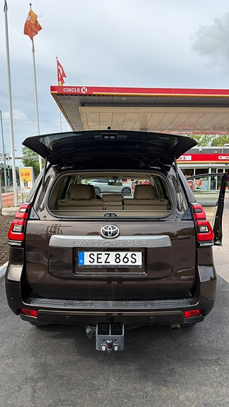 Toyota Land Cruiser 16 of 23