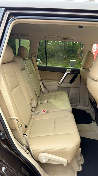 Toyota Land Cruiser 11 of 23