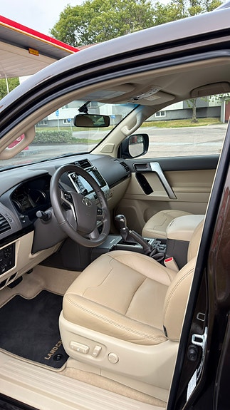 Toyota Land Cruiser 6 of 23