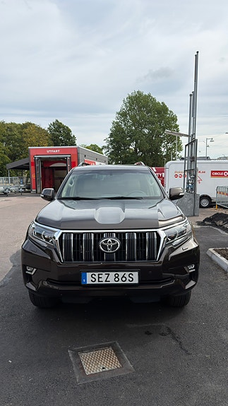 Toyota Land Cruiser 2 of 23