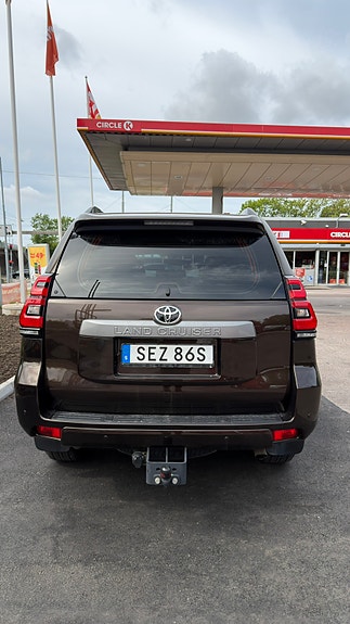 Toyota Land Cruiser 4 of 23