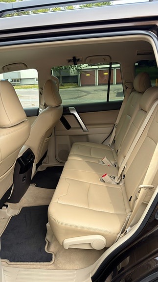 Toyota Land Cruiser 10 of 23