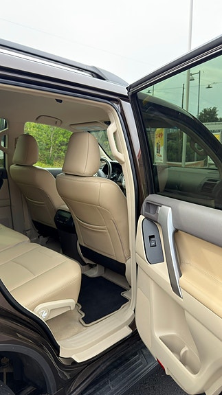 Toyota Land Cruiser 12 of 23