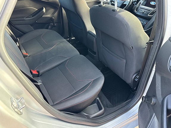 Ford Focus 19 of 30