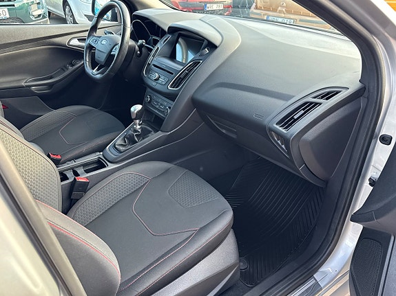 Ford Focus 17 of 30