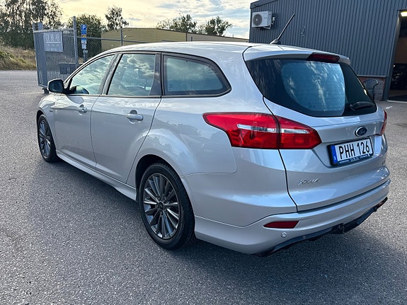 Ford Focus 11 of 30
