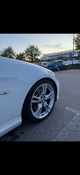BMW 330d 4 of 16