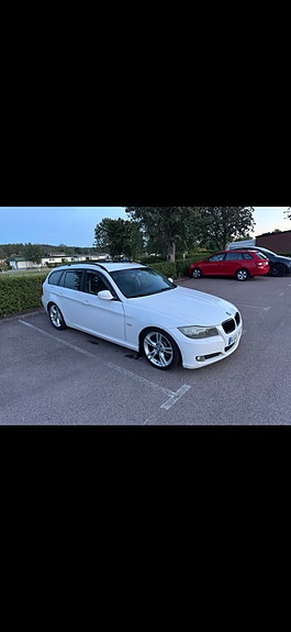 BMW 330d 2 of 16