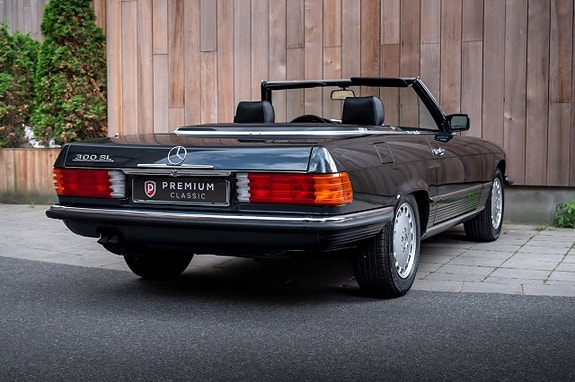 Mercedes-Benz 300 SL 16 of 30