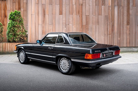 Mercedes-Benz 300 SL 9 of 30