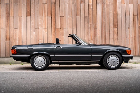 Mercedes-Benz 300 SL 19 of 30