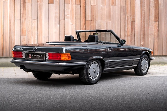 Mercedes-Benz 300 SL 17 of 30