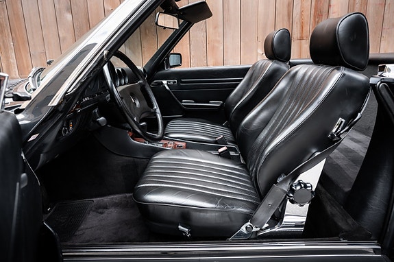 Mercedes-Benz 300 SL 24 of 30