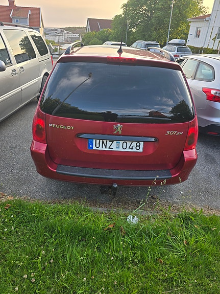 Peugeot 307 SW 2 of 7