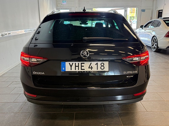 Skoda Superb 17 of 18