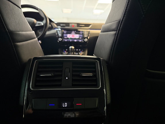 Skoda Superb 14 of 18