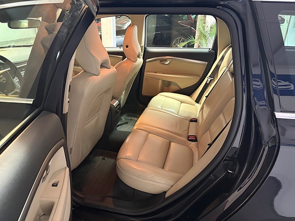 Volvo V70 9 of 18