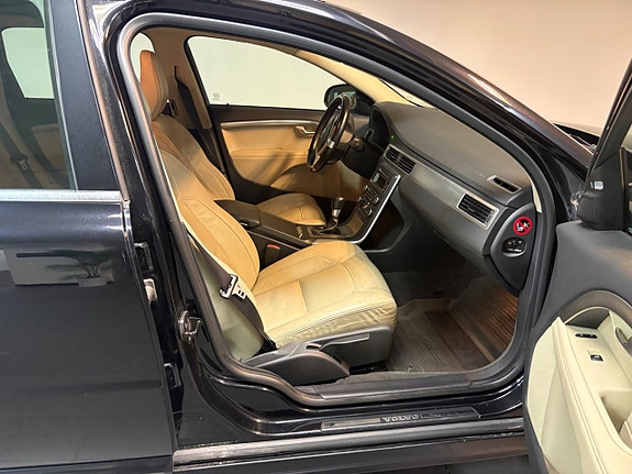 Volvo V70 7 of 18