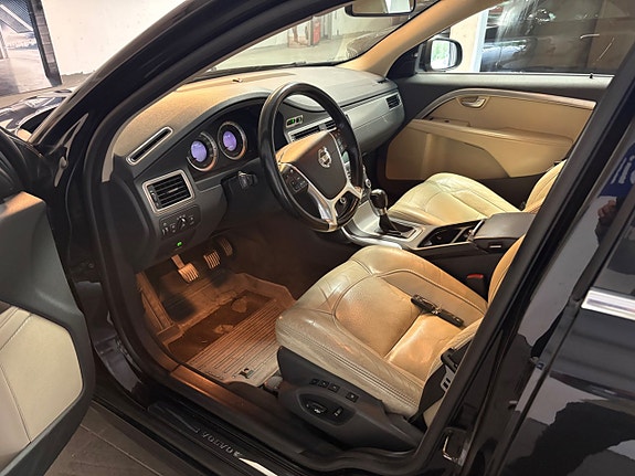 Volvo V70 8 of 18