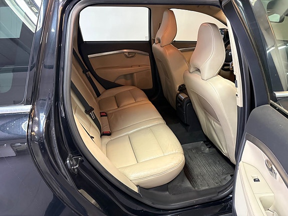 Volvo V70 11 of 18