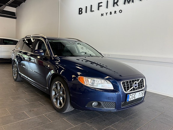 Volvo V70 2 of 11