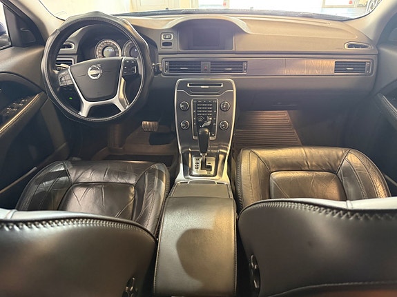 Volvo V70 3 of 11