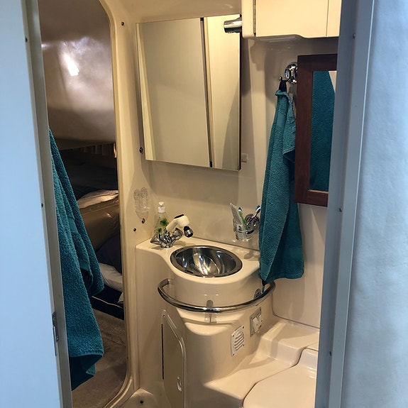 Sea Ray Sundancer 310 - perfekt familjebåt med bra planlösning 8 of 10