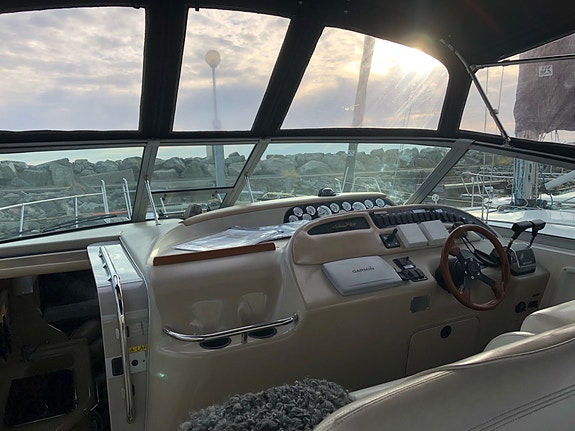 Sea Ray Sundancer 310 - perfekt familjebåt med bra planlösning 4 of 10