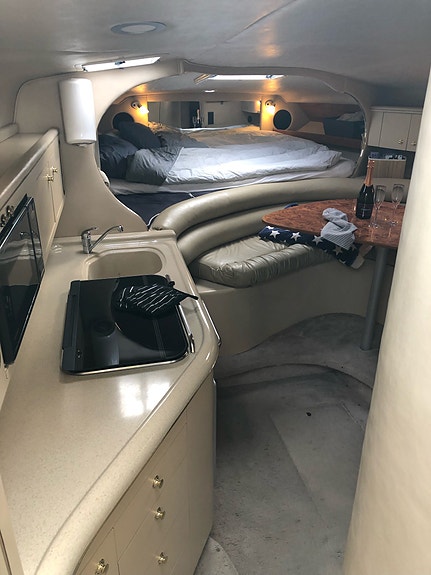 Sea Ray Sundancer 310 - perfekt familjebåt med bra planlösning 7 of 10