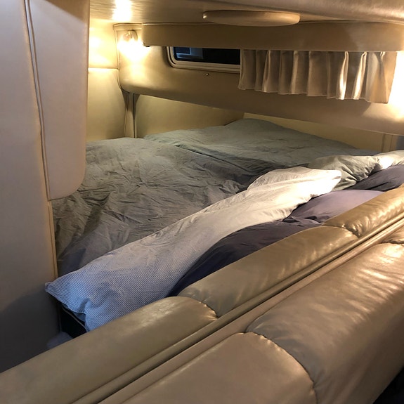 Sea Ray Sundancer 310 - perfekt familjebåt med bra planlösning 10 of 10